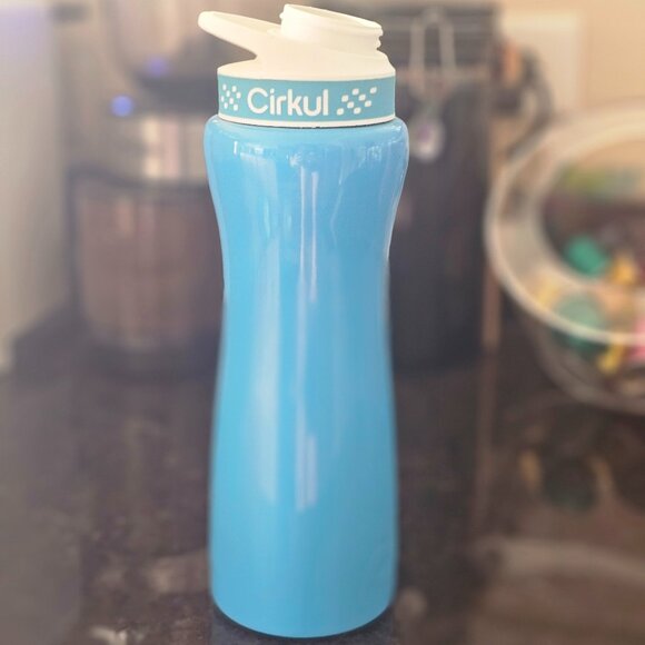 Cirkul Blue Insulated Water Bottle & Comfort Grip Lid 22 oz - Picture 3 of 3